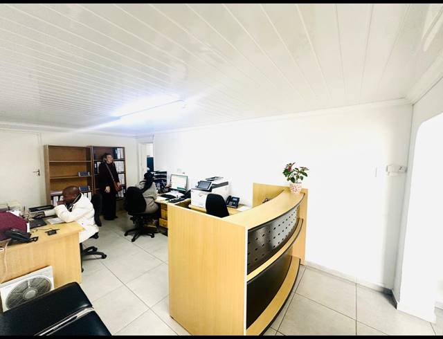 261M² OFFICE FOR SALE IN BEREA